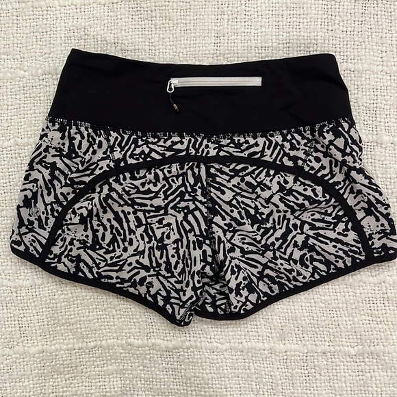 Lululemon Running “Speed” Shorts Size 2 - Picture 2 of 3